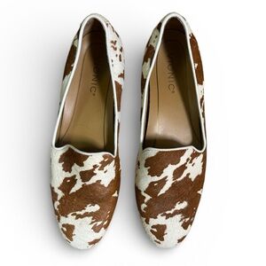 Coastal cowgirl Vionic Women's Cowhide Pattern Loafers- Size 8 amazing condition